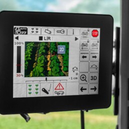 Interface de guidage caméra 3D Feelcrop spécialiste du désherbage de précision au service de l'agriculture et des agriculteurs.